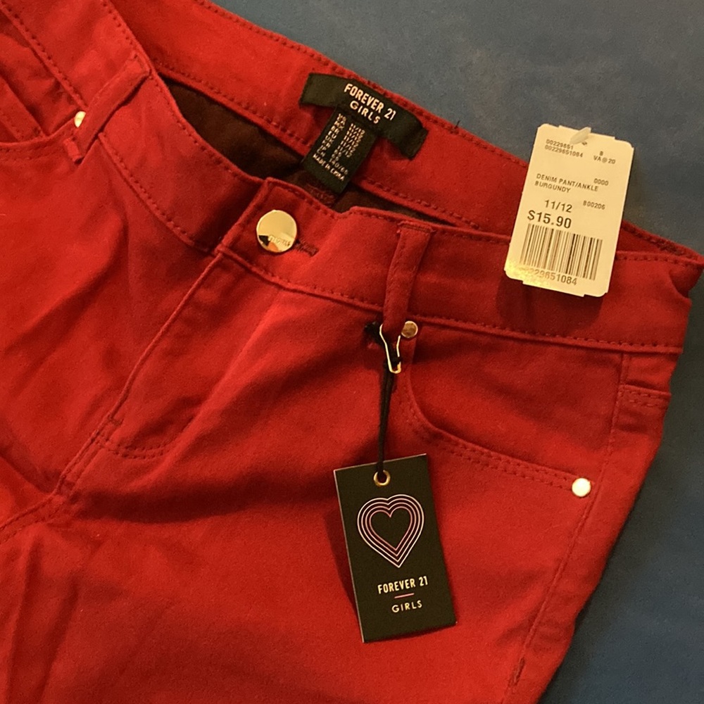 • Skinny maroon pants • - Picture 2 of 3
